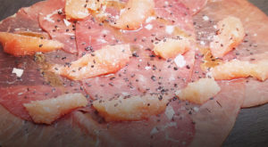Carpaccio di bresaola al pompelmo