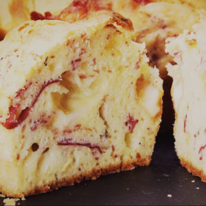 Muffins salati con bresaola della valtellina igp e provola