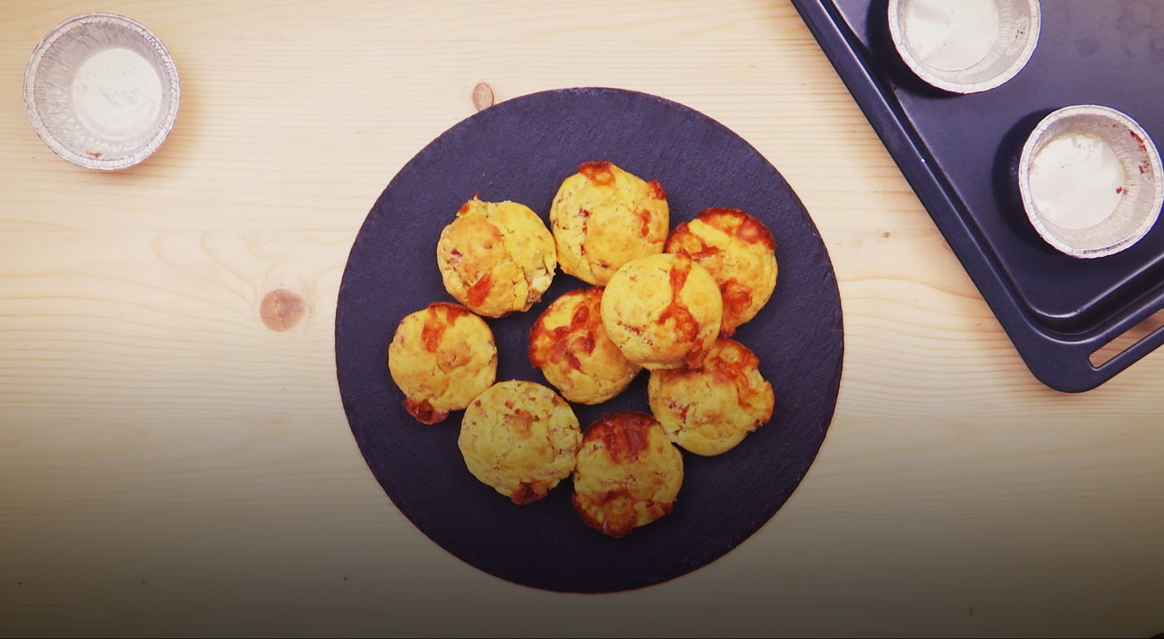 Muffins salati con bresaola della valtellina igp e provola Muffins salati con bresaola della valtellina igp e provola